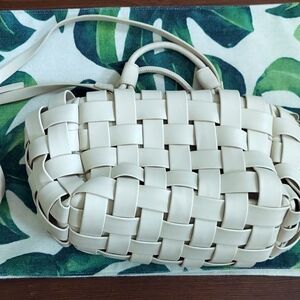 Beautiful crossbody beige/off white bag